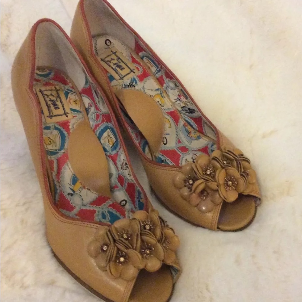Miss L Fire Brilliant Bouquet Size 9